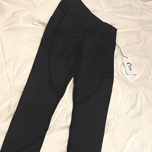 Zyia Light n Tight Pocket High Rise 7/8 active pants. Size Large. NWT